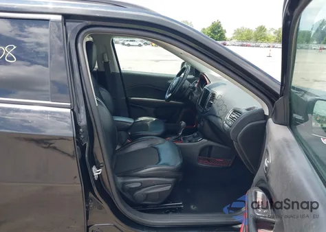 2018 Jeep Compass Trailhawk 4X4 from USA, damaged, VIN 3C4NJDDB1JT308207